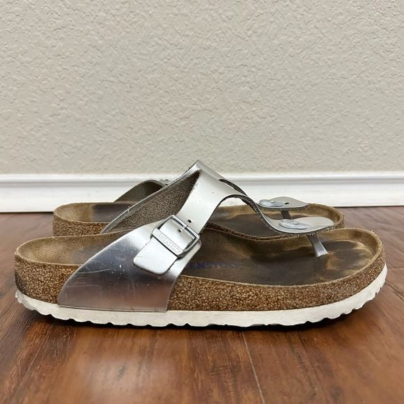 BIRKENSTOCK Womens Gizeh Soft Footbed in Silver Leather - Picture 1 of 9